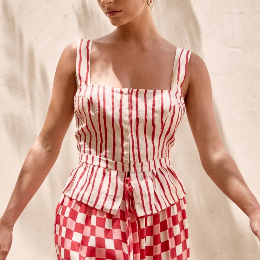 VRG GRL Top
